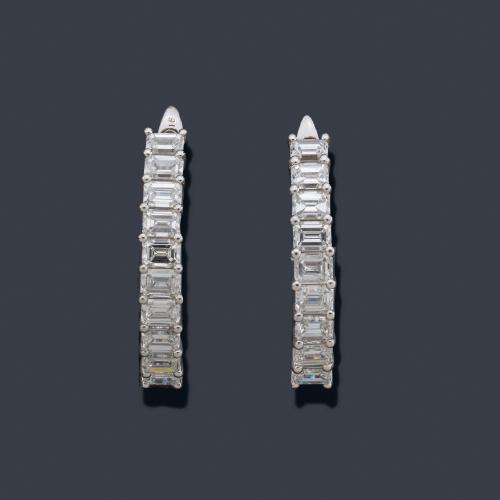 Criollas con diamantes talla baguette de aprox. 1,88 ct en total.