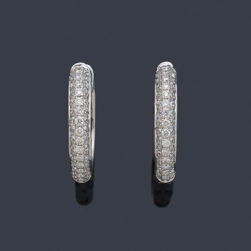 Criollas con frente con pavé de brillantes de aprox. 0,59 ct en total.