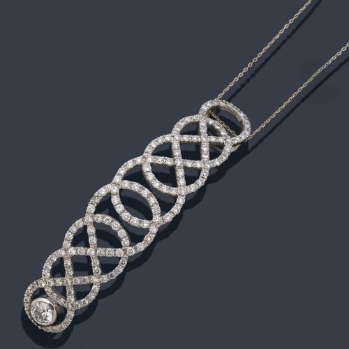 Colgante con motivos entrelazados con brillantes de aprox. 1,80 ct en total.