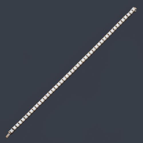 Pulsera rivière con banda de brillantes de aprox. 6,40 ct en total.