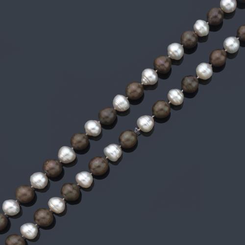 Collar largo con perlas australianas y tahití barrocas de aprox. 11,02 - 14,14 mm y cierre esférico en oro amarillo de 18K.