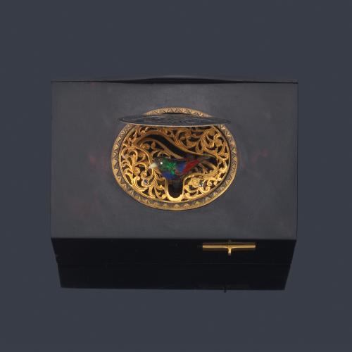 Caja de música en carey con pájaro autómata, sig. XIX.