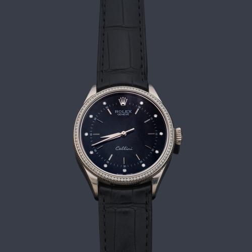 ROLEX Cellini ref. 50609RBR unisex con caja en oro blanco de 18 K y orla de brillantes. Con estuche y documentación.
