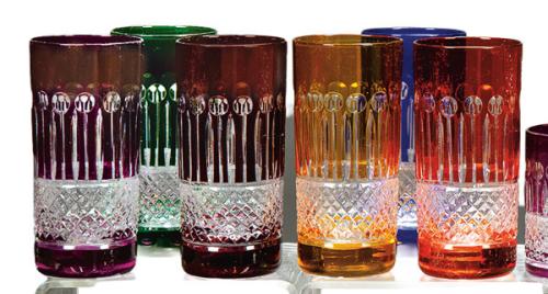 Seis vasos altos de cristal de Bohemia tallado y esmaltado de distintos colores.