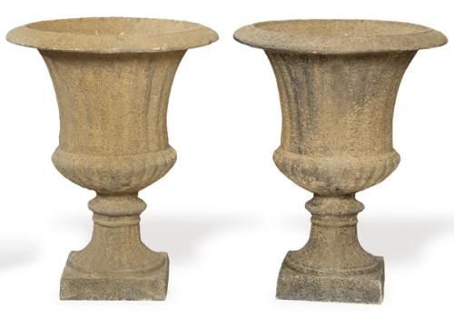 Pareja de copas tipo Medici de arenisca para jardín.