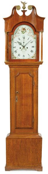 Reloj de caja alta regencia en madera de caoba y roble. Con esfera pintada a mano.