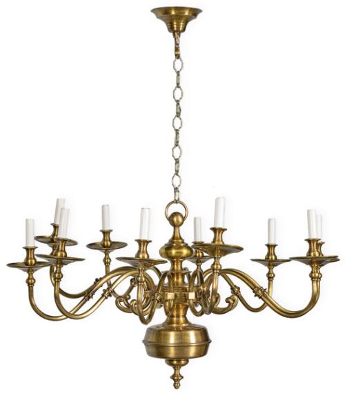 Lámpara de techo de diez brazos de luz en latón, siguiendo modelos holandeses.