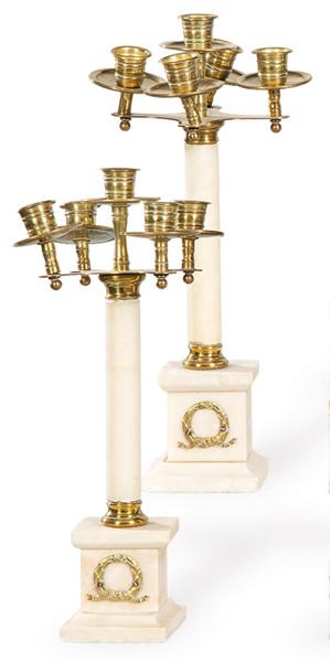  Pareja de candelabros de latón dorado y mármol blanco, S. XIX.