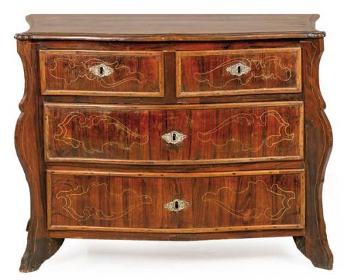  Cómoda Carlos III en madera de palisandro, frente ligeramente abombado