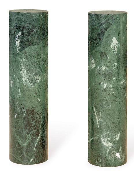 Pareja de peanas cilíndricas en mármol serpentín.