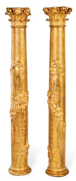 Pareja de columnas corintias de madera tallada y dorada, España S. XIX.
