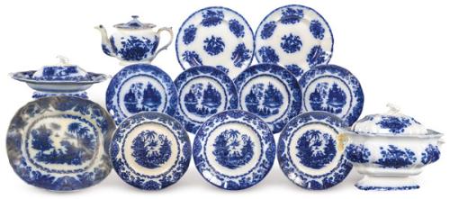 Conjunto de loza fina estampada en azul cobalto de la Real Fábrica de Sargadelos bajo dirección de Edwin Forester (tercera época 1845-1862