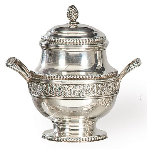 Azucarero de plata españóla punzonada 1ª Ley de Matilde Espuñes con marcas de la Joyería Reyes.