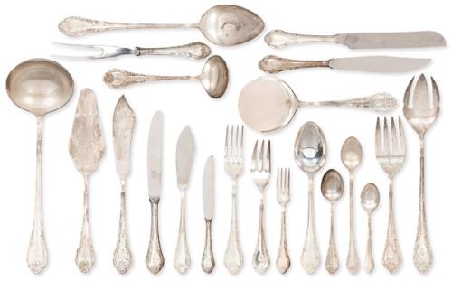 Cubertería de plata española punzonada Ley 925 de Dalia con iniciales grabadas "EC".