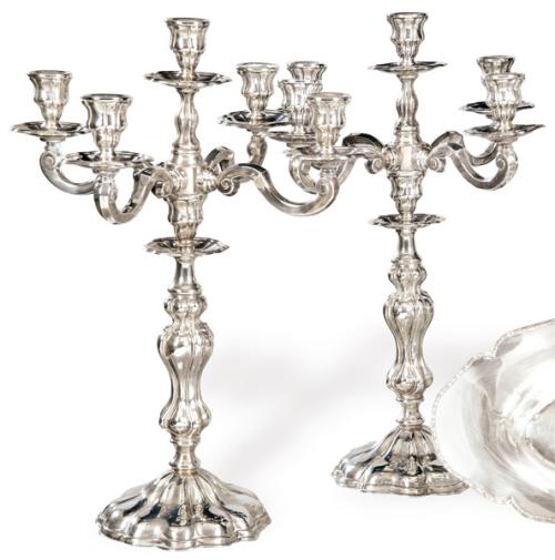 Pareja de candelabros de plata española punzonada 1ª Ley de Montejo.