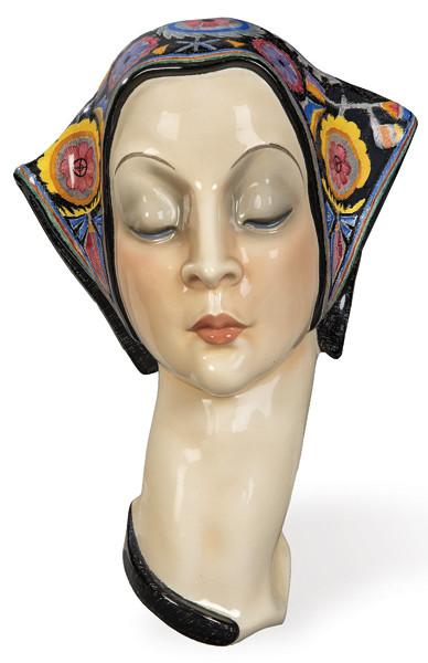 Cabeza de mujer con los ojos cerrados y tocado, atribuida a Helen König Scavini (Italia, 1886-1974)