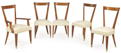 Conjunto de 7 sillas y una butaca art decó en madera de caoba, con tapicería de piel blanca. Faltas