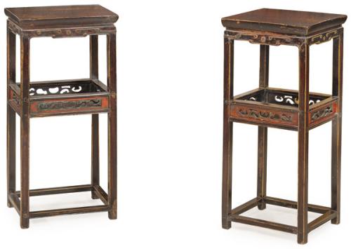 Pareja de mesas altas de madera china con restos de laca roja, talladas, Dinastía Qing S. XIX.
