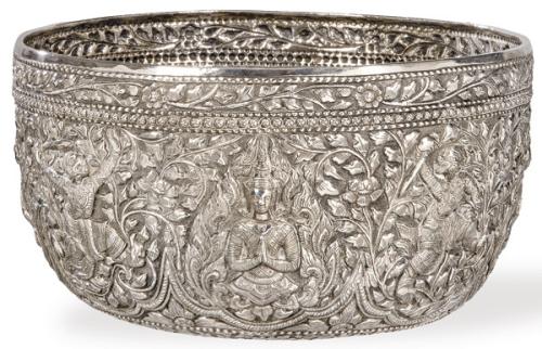 Cuenco de ofrendas de plata tailandesa, Ley 900 repujado y cincelado h. 1900.