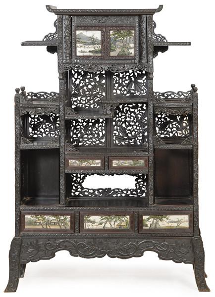 Mueble chino de madera patinada, Dinastía Qing S. XIX.
