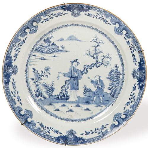 Gran plato de porcelana de Compañía de Indias azul y blanco, Dinastía Qing, época de Qianlong (1736-95)