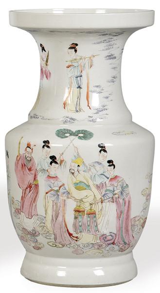 Jarrón de porcelana china con esmaltes polícromos, Dinastia Qing, época de Tongzhi (1861-1875)