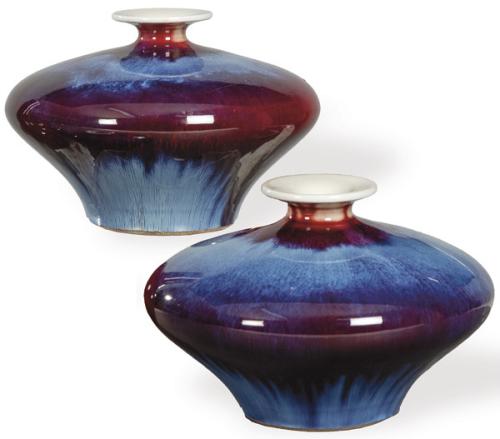 Pareja de jarrones de porcelana china con vidriado sangre de toro flambeado con marca de sello "Hecho en Jingdezheng" h. 1950-70