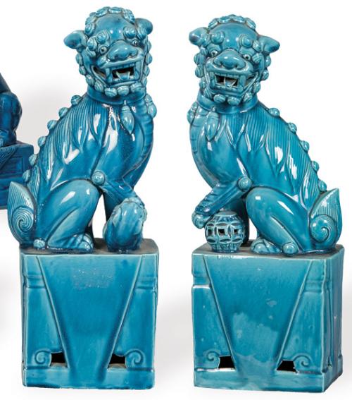 Pareja de leones de Foo en porcelana china con vidriado turquesa, Macao h. 1970.