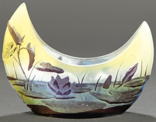 Jardinera de cristal doblado y tallado al camafeo firmado Galle.