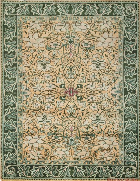 Alfombra española en lana de Miguel Stuyck estilo William Morris, firmada. Campo color salmón co flores en tonos verdes y cenefa verde con hojas.