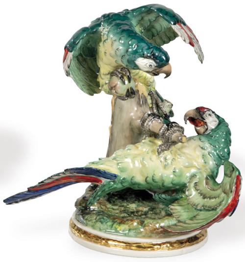 Grupo de figuras de loros en porcelana pintada y esmaltada de Rudolstadt Volkstedt. 