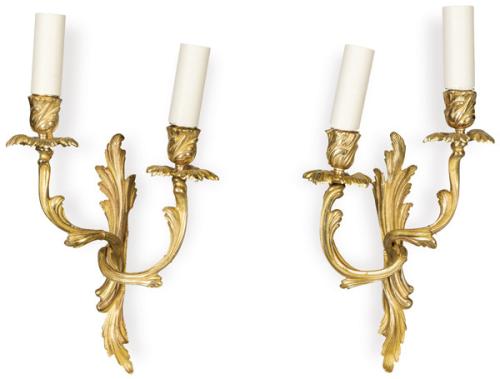 Pareja de apliques de dos brazos estilo Luís XV, en bronce dorado al mercurio, firmados por Henri Vian (1860-1905), Francia h. 1880.