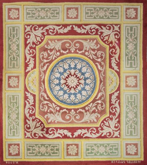 Alfombra española en lana de Miguel Stuyck de estilo neoclásico firmada y fechada en 2009.