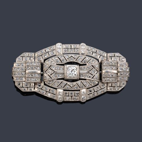  Broche época 'art decó' con diamantes talla 'old cut' y rosa de aprox. 1,30 ct en total. Años '30.