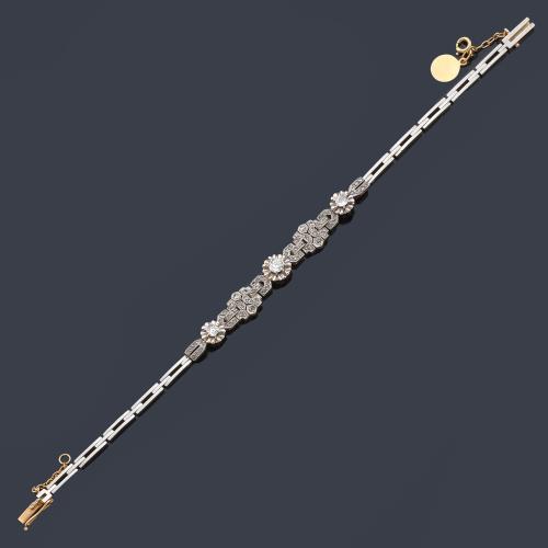 Pulsera de pedida años '30 con tres diamantes talla antigua de aprox. 0,65 ct en total.