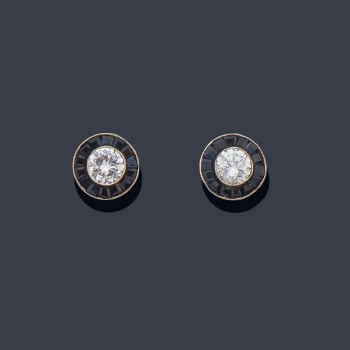  Pendientes cortos 'ojo de perdiz' con pareja de brillantes de aprox. 0,60 ct en total y orla de zafiros calibrados.