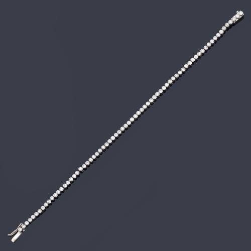  Pulsera rivière con banda de brillantes de aprox. 2,50 ct en total.