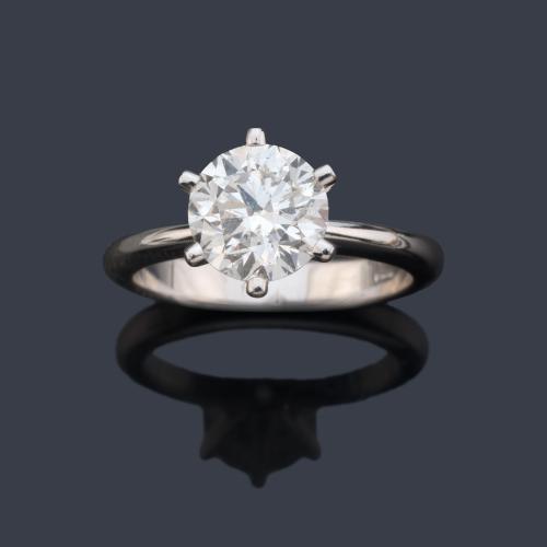  Solitario con brillante de aprox. 2,12 ct en montura de oro blanco de 18K. Certificado HRD.