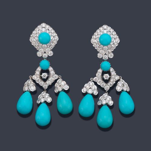  Pendientes largos tipo 'Girandole' con brillantes de aprox. 7,81 ct en total y turquesas en montura de oro blanco de 18K.