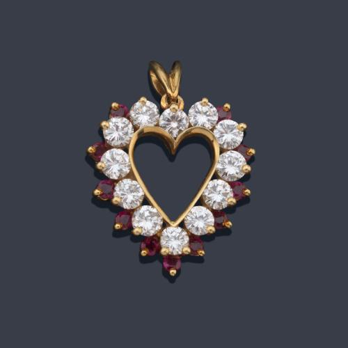  Colgante en forma de corazón con brillantes de aprox. 1,40 ct en total intercalado con rubíes talla redonda.