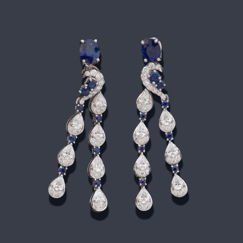  Pendientes largos con zafiros talla redonda y oval de aprox. 1,00 ct y brillantes de aprox. 1,17 ct en total.
