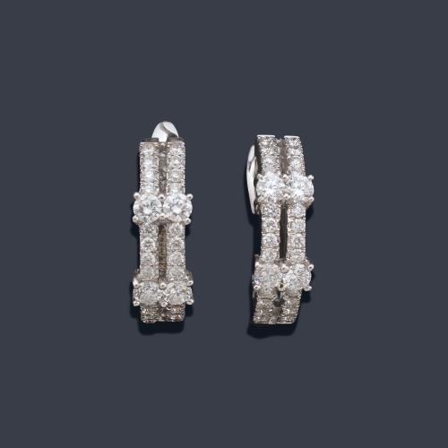 Criollas con doble banda de brillantes de aprox. 0,74 ct en total.