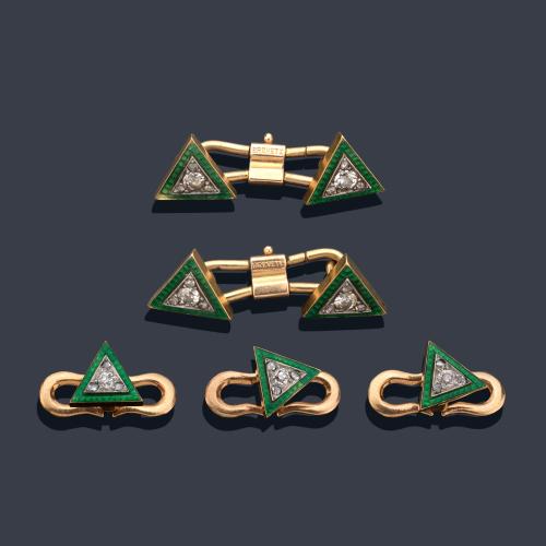  Gemelos y botonadura con diamantes talla antigua y esmalte guilloché color verde en montura triangular de oro amarillo de 18K. S. XIX.