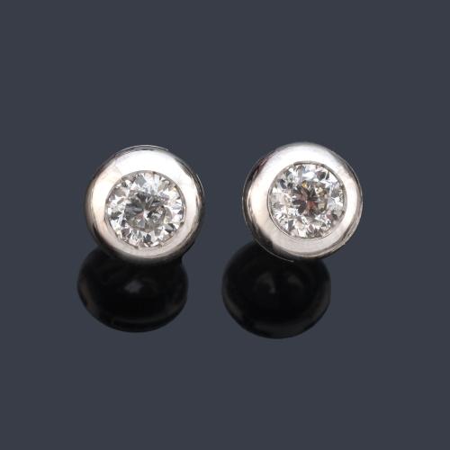  Dormilonas con pareja de brillantes de aprox. 2,00 ct en total.