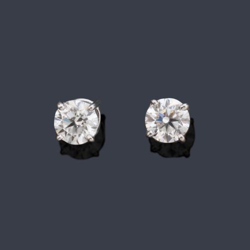 Dormilonas con pareja de brillantes de aprox. 1,20 ct en total. Certificado IGI.