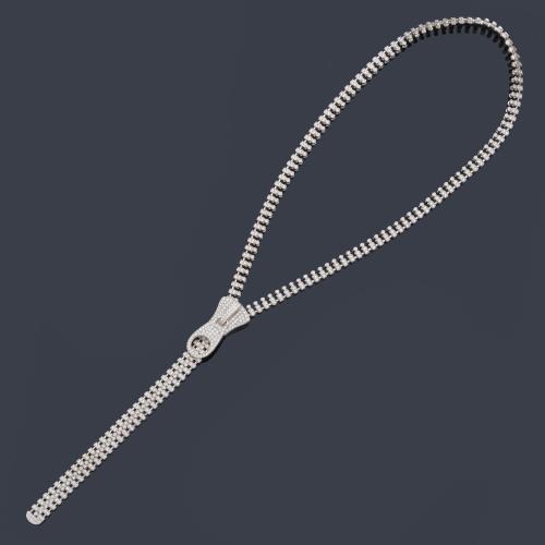 Collar largo con diseño de cremallera con brillantes de aprox. 5,17 ct en total.