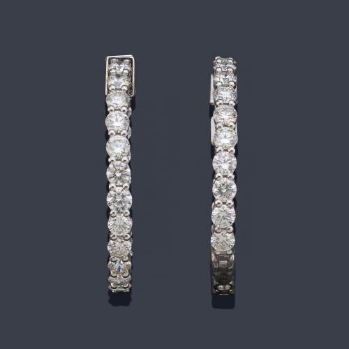  Criollas con banda de brillantes de aprox. 3,23 ct en total.