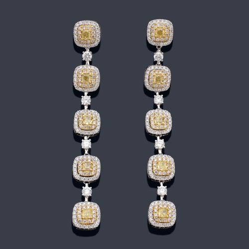  Pendientes largos con diamantes 'fancy yellow' talla cushion de aprox. 1,05 ct y brillantes de aprox. 1,93 ct en total.