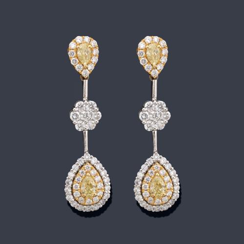  Pendientes largos con diamantes 'fancy yellow' e incoloro talla talla perilla y brillante de aprox. 2,10 ct en total.