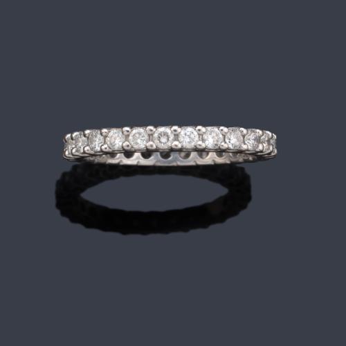  Alianza completa con brillantes de aprox. 1,08 ct en total.